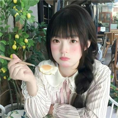 她比烟花寂寞